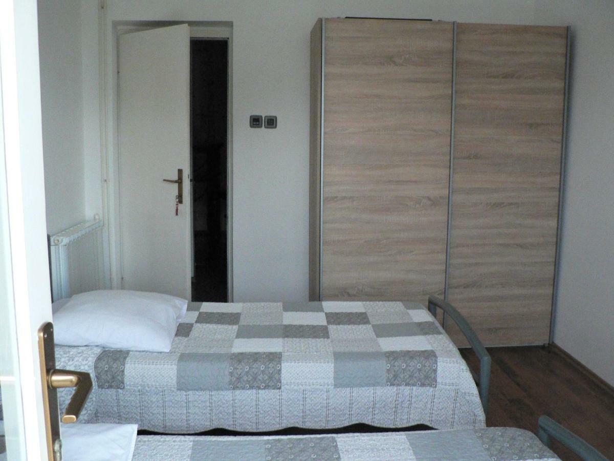 Apartman Mare พูลา ภายนอก รูปภาพ